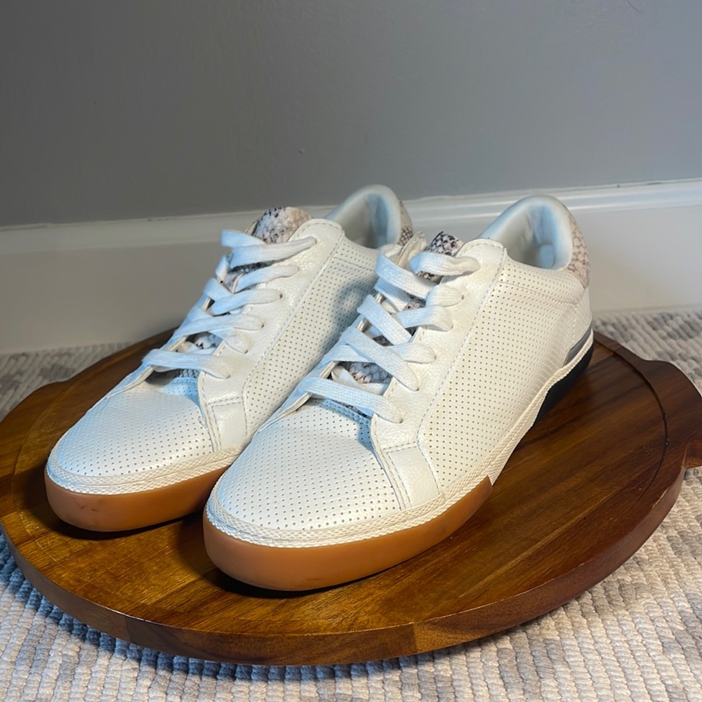 White target dress shoes. Brand: Target. Size: 9  Color: White and animal print